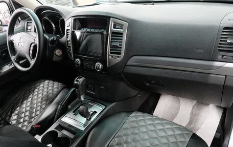 Mitsubishi Pajero IV, 2015 год, 2 599 000 рублей, 19 фотография