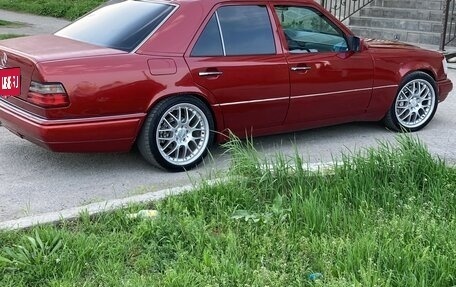 Mercedes-Benz E-Класс, 1994 год, 650 000 рублей, 1 фотография