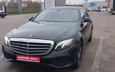 Mercedes-Benz E-Класс, 2019 год, 2 400 000 рублей, 1 фотография