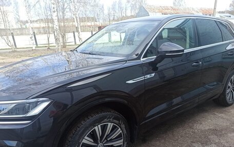 Volkswagen Touareg III, 2018 год, 4 980 000 рублей, 2 фотография