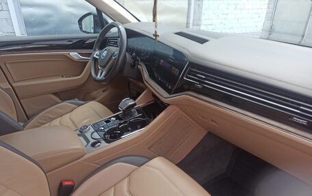 Volkswagen Touareg III, 2018 год, 4 980 000 рублей, 7 фотография
