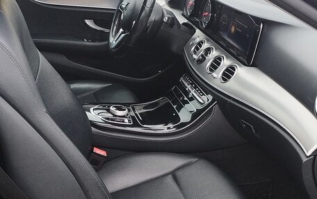 Mercedes-Benz E-Класс, 2019 год, 2 400 000 рублей, 6 фотография