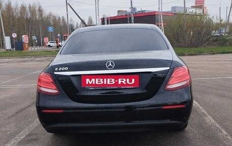 Mercedes-Benz E-Класс, 2019 год, 2 400 000 рублей, 3 фотография