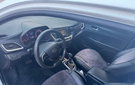Hyundai Solaris II рестайлинг, 2017 год, 850 000 рублей, 5 фотография