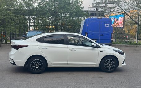 Hyundai Solaris II рестайлинг, 2017 год, 850 000 рублей, 3 фотография