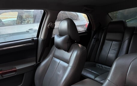Chrysler 300C II, 2005 год, 695 000 рублей, 13 фотография
