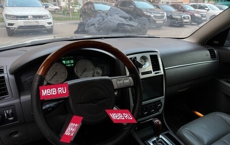 Chrysler 300C II, 2005 год, 695 000 рублей, 10 фотография
