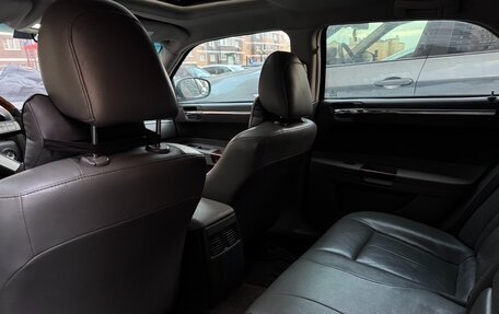 Chrysler 300C II, 2005 год, 695 000 рублей, 19 фотография