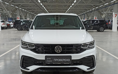 Volkswagen Tiguan II, 2021 год, 4 419 950 рублей, 6 фотография