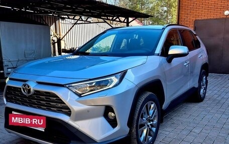 Toyota RAV4, 2021 год, 4 500 000 рублей, 2 фотография