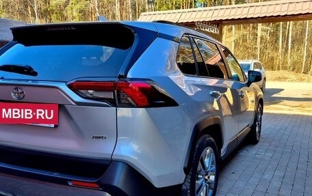 Toyota RAV4, 2021 год, 4 500 000 рублей, 6 фотография