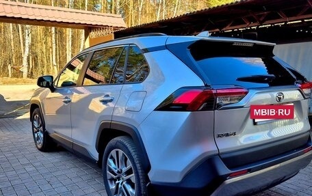 Toyota RAV4, 2021 год, 4 500 000 рублей, 4 фотография