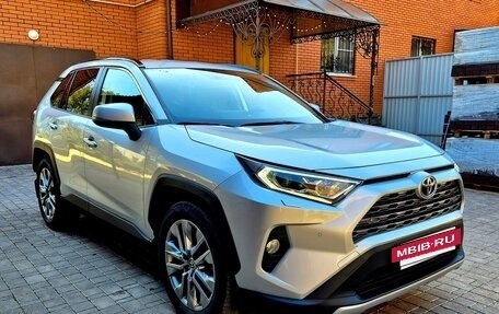 Toyota RAV4, 2021 год, 4 500 000 рублей, 7 фотография