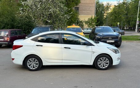 Hyundai Solaris II рестайлинг, 2015 год, 565 000 рублей, 3 фотография
