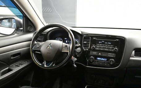 Mitsubishi Outlander III рестайлинг 3, 2017 год, 1 890 000 рублей, 12 фотография