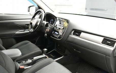Mitsubishi Outlander III рестайлинг 3, 2017 год, 1 890 000 рублей, 9 фотография