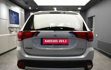 Mitsubishi Outlander III рестайлинг 3, 2017 год, 1 890 000 рублей, 5 фотография