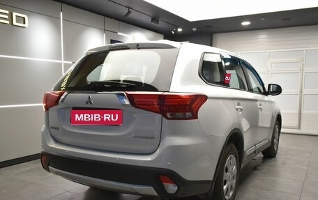 Mitsubishi Outlander III рестайлинг 3, 2017 год, 1 890 000 рублей, 6 фотография