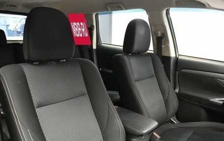 Mitsubishi Outlander III рестайлинг 3, 2017 год, 1 890 000 рублей, 10 фотография