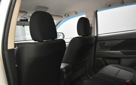 Mitsubishi Outlander III рестайлинг 3, 2017 год, 1 890 000 рублей, 24 фотография