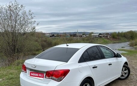 Chevrolet Cruze II, 2011 год, 950 000 рублей, 3 фотография