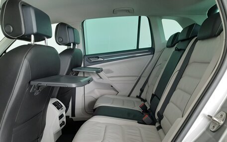 Volkswagen Tiguan II, 2019 год, 3 080 000 рублей, 12 фотография