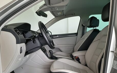 Volkswagen Tiguan II, 2019 год, 3 080 000 рублей, 10 фотография