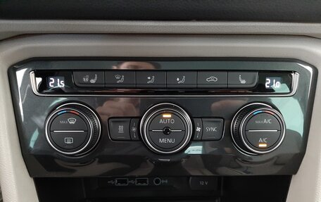Volkswagen Tiguan II, 2019 год, 3 080 000 рублей, 18 фотография
