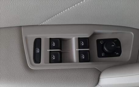 Volkswagen Tiguan II, 2019 год, 3 080 000 рублей, 23 фотография