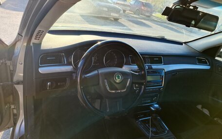 Skoda Superb III рестайлинг, 2009 год, 820 000 рублей, 4 фотография