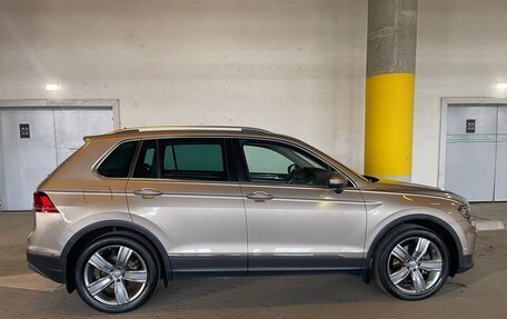 Volkswagen Tiguan II, 2018 год, 2 800 000 рублей, 3 фотография