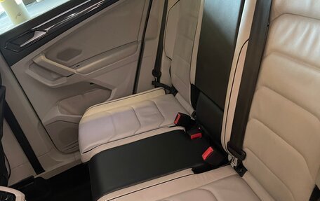 Volkswagen Tiguan II, 2018 год, 2 800 000 рублей, 17 фотография