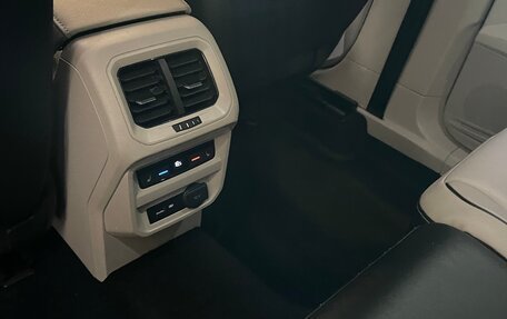 Volkswagen Tiguan II, 2018 год, 2 800 000 рублей, 19 фотография