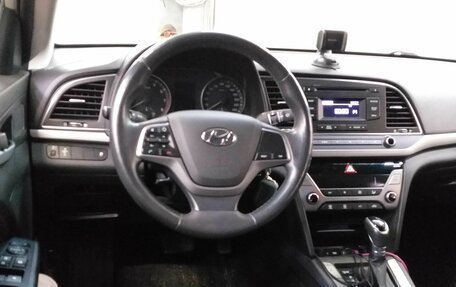 Hyundai Elantra VI рестайлинг, 2017 год, 1 370 000 рублей, 5 фотография