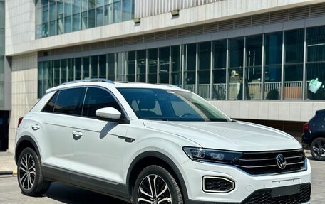 Volkswagen T-Roc I, 2022 год, 1 990 000 рублей, 3 фотография