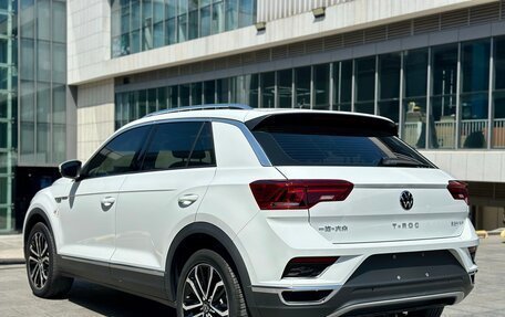 Volkswagen T-Roc I, 2022 год, 1 990 000 рублей, 4 фотография