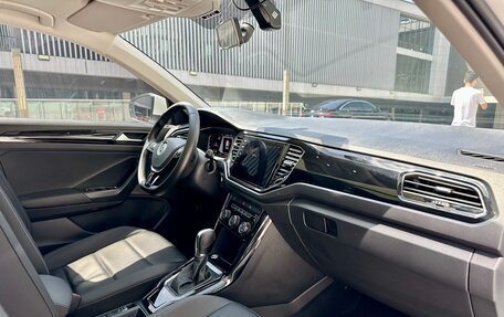 Volkswagen T-Roc I, 2022 год, 1 990 000 рублей, 10 фотография
