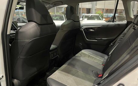 Toyota RAV4, 2024 год, 4 233 000 рублей, 15 фотография