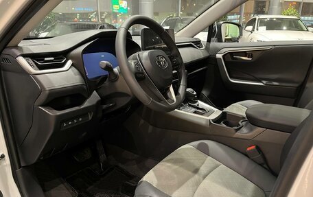 Toyota RAV4, 2024 год, 4 233 000 рублей, 20 фотография