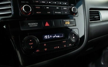 Mitsubishi Outlander III рестайлинг 3, 2013 год, 1 115 585 рублей, 15 фотография
