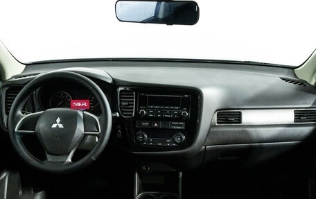 Mitsubishi Outlander III рестайлинг 3, 2013 год, 1 115 585 рублей, 13 фотография