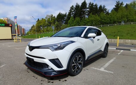 Toyota C-HR I рестайлинг, 2017 год, 2 030 000 рублей, 2 фотография