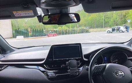 Toyota C-HR I рестайлинг, 2017 год, 2 030 000 рублей, 14 фотография