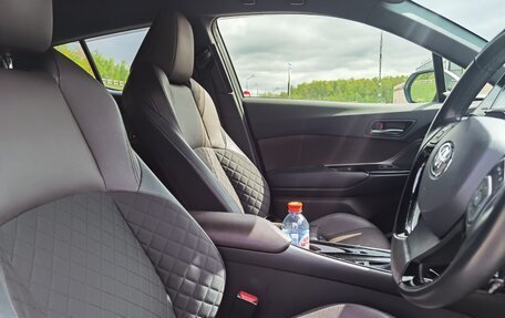 Toyota C-HR I рестайлинг, 2017 год, 2 030 000 рублей, 12 фотография