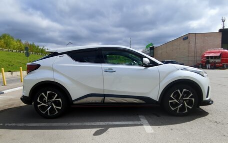 Toyota C-HR I рестайлинг, 2017 год, 2 030 000 рублей, 7 фотография