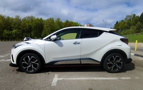 Toyota C-HR I рестайлинг, 2017 год, 2 030 000 рублей, 3 фотография