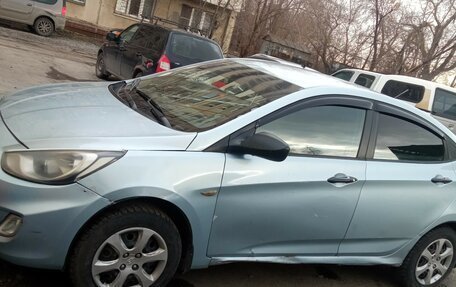 Hyundai Solaris II рестайлинг, 2011 год, 400 000 рублей, 3 фотография