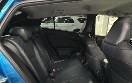 Toyota Prius IV XW50, 2018 год, 1 917 000 рублей, 18 фотография