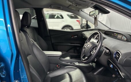 Toyota Prius IV XW50, 2018 год, 1 917 000 рублей, 17 фотография
