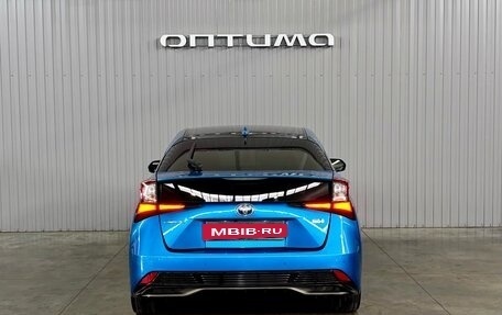 Toyota Prius IV XW50, 2018 год, 1 917 000 рублей, 6 фотография